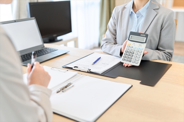 マニュアルの作成を外注するときの費用相場はいくら？費用を抑えるポイントも